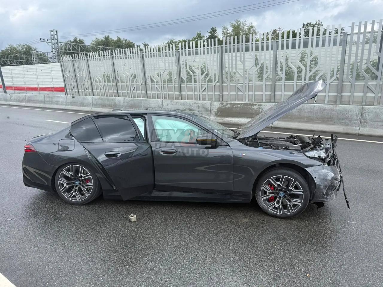 BMW M550e xDrive 2024
