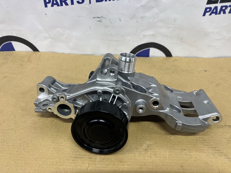 Помпа насос водяной BMW 2 F44