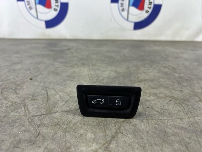 Кнопка открывания багажника BMW 5 G60