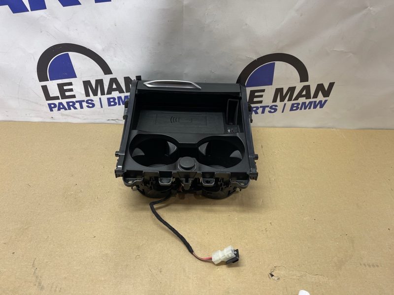 Подстаканник с зарядкой в сборе BMW X3 X4 G01 G02
