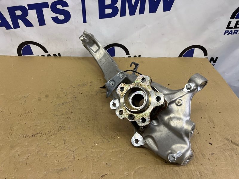 Кулак поворотный передний правый BMW XM G09