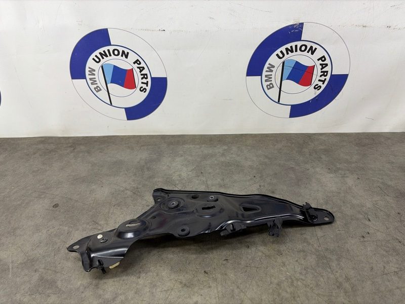 Кронштейн стеклоподъемника BMW 6 F06