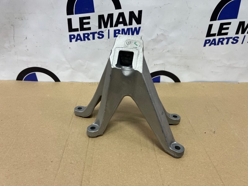 Кронштейн двигателя левый BMW 8 G14 G15