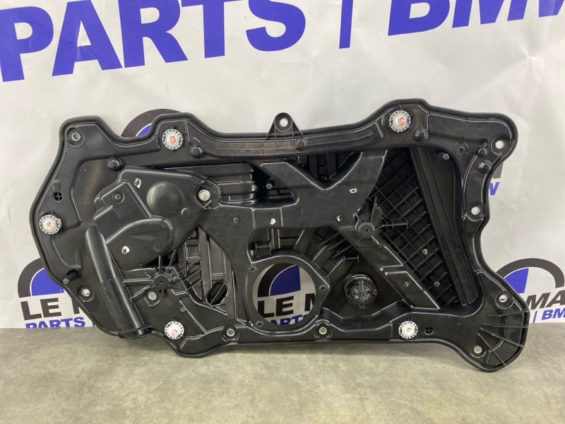 Обшивка боковой двери передняя левая BMW M8 F93