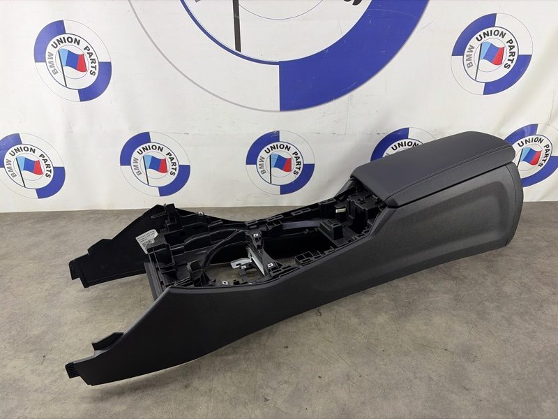 Подлокотник BMW M2 G87
