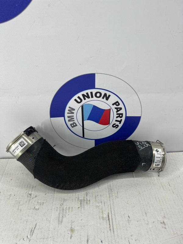 Патрубок интеркулера BMW X5 G05 B57D30A 2021
