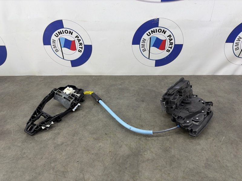 Замок двери задний правый BMW 8 G16