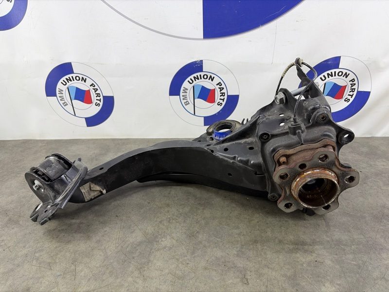Кулак поворотный со ступицей задний правый BMW 1