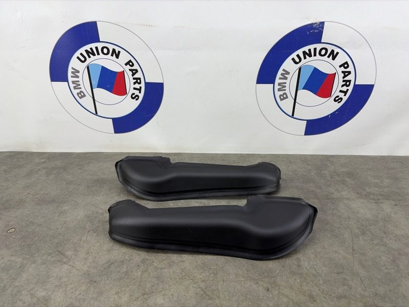 Водосток крышки багажника BMW X7 G07