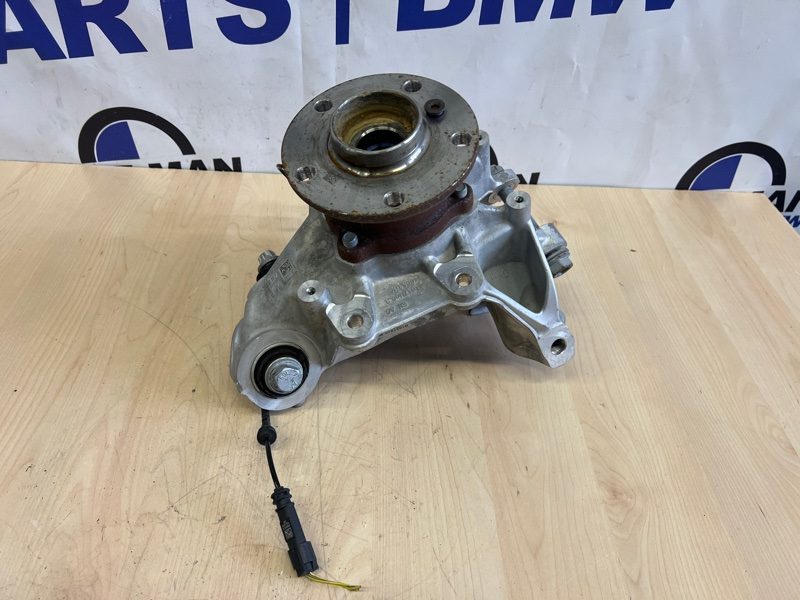 Кулак поворотный задний правый BMW XM G09