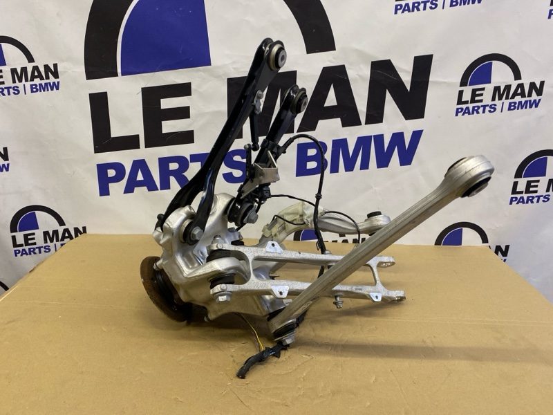 Кулак поворотный с рычагами задний правый BMW M8