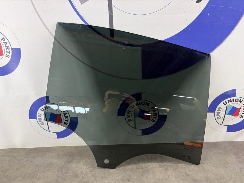 Стекло двери заднее правое BMW 5 G60 2023