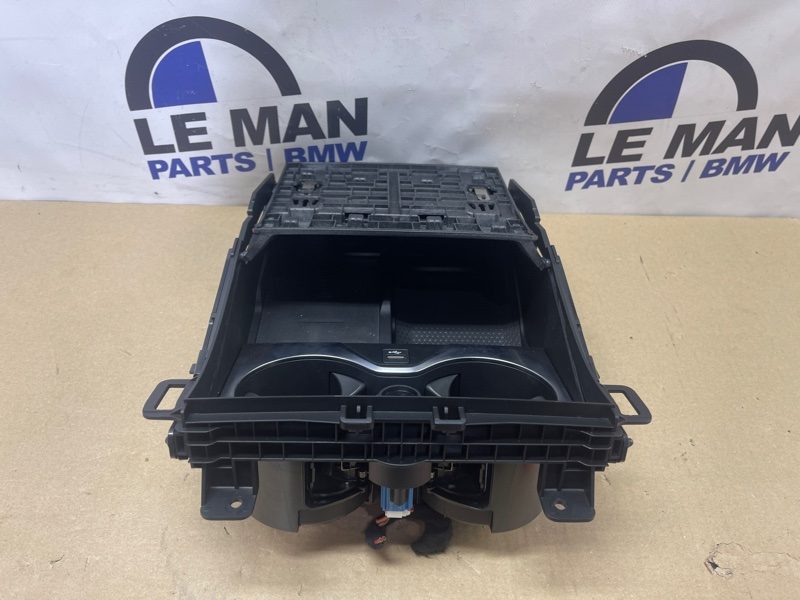 Подстаканник с зарядкой в сборе BMW X5 X6 G05 G06