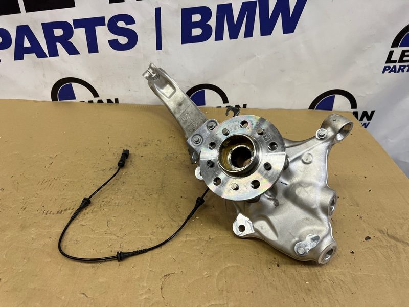Кулак поворотный передний правый BMW X5M F95