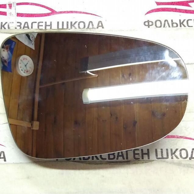 Стекло зеркала правого заднего вида Golf 6