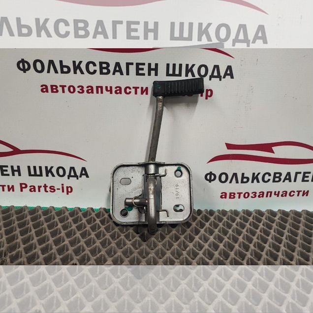 Крюк замка капота Volkswagen Polo 5