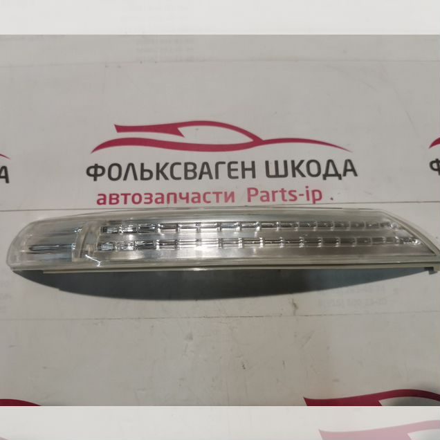 Повторитель поворота левый Фольксваген Туарег