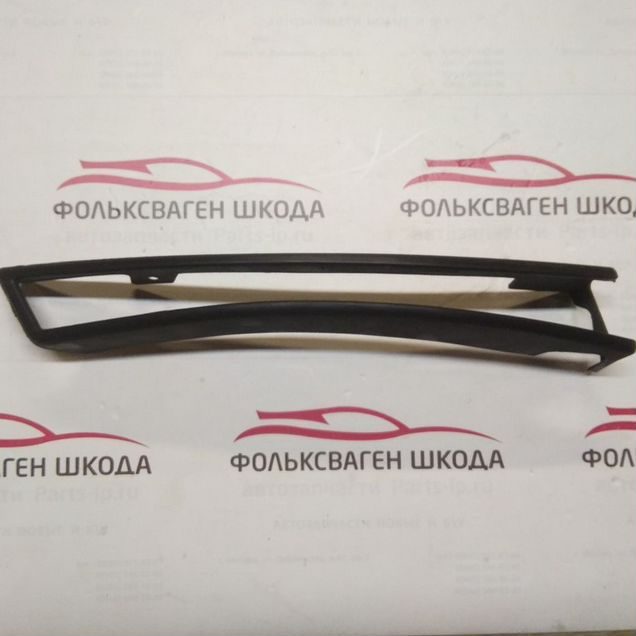 Рамка (молдинг) правого поворотника Passat B6