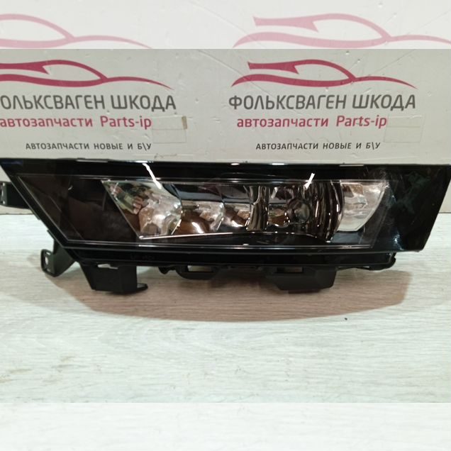 Фара противотуманная левая Шкода Рапид рестайлинг