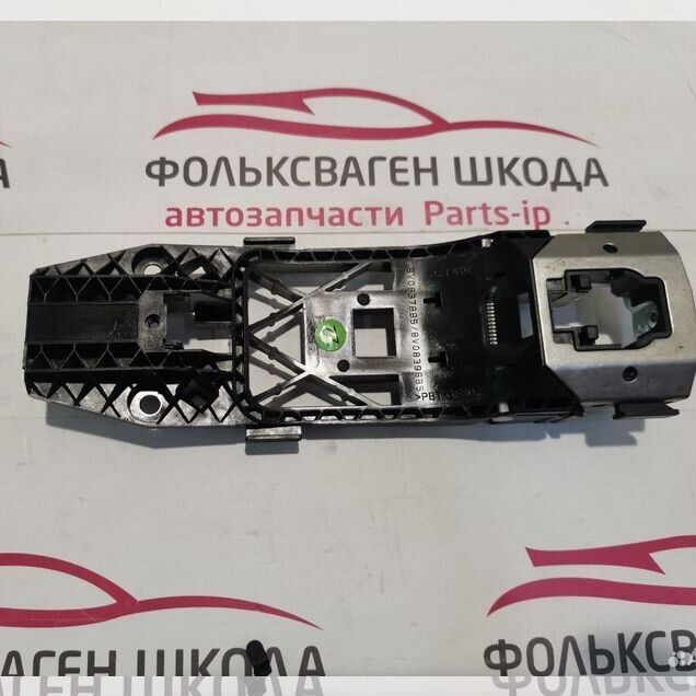 Кронштейн опорный левой ручки двери
