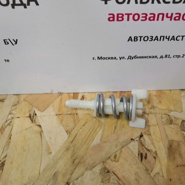 Крепление фонаря заднего Volkswagen Skoda
