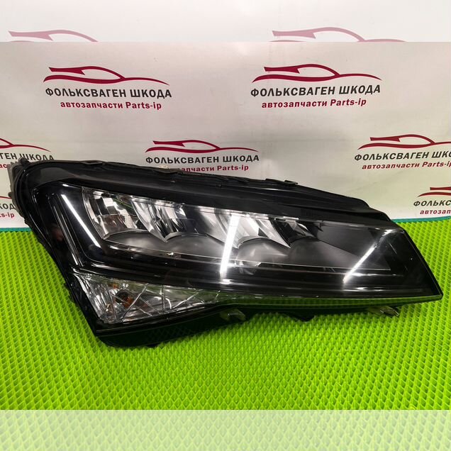 Фара правая Skoda Superb 3