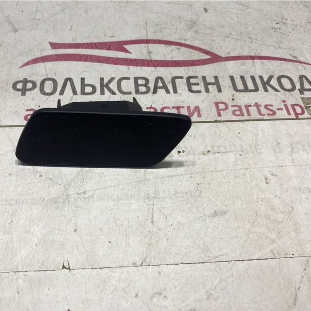 Крышка форсунки омывателя левой фары Passat B7