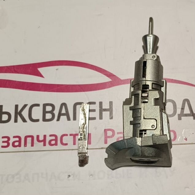 Личинка ручки двери водителя Фольксваген Тигуан