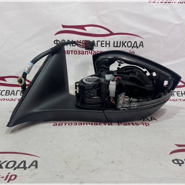Зеркало левое Skoda Octavia A8