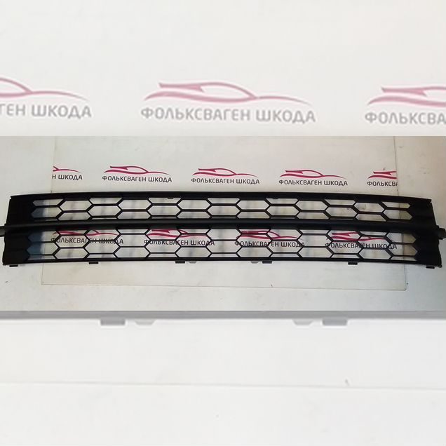 Решетка переднего бампера центральная Skoda Рапид