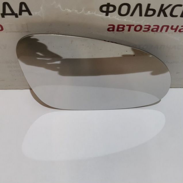 Стекло зеркала правое Golf 5, jetta 5, passat b6