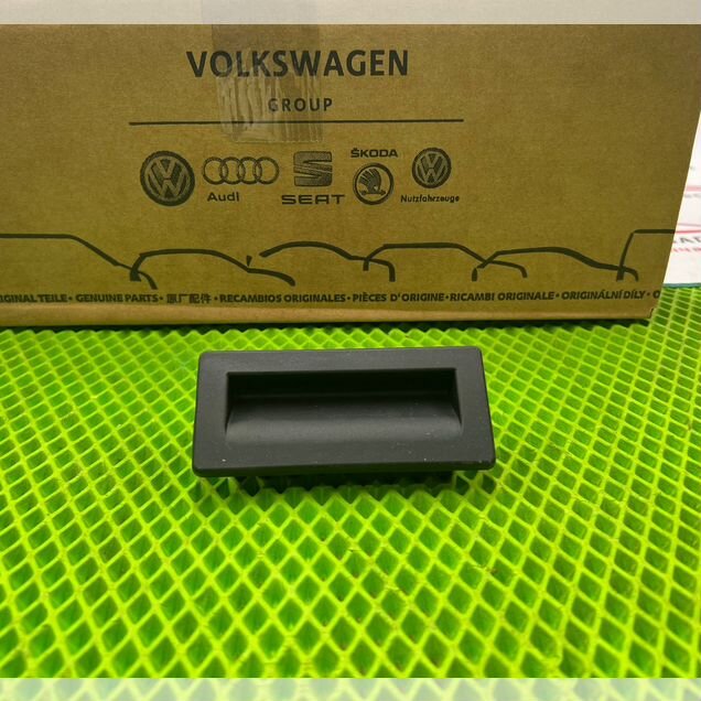 Кнопка открывания багажника Volkswagen Audi Skoda