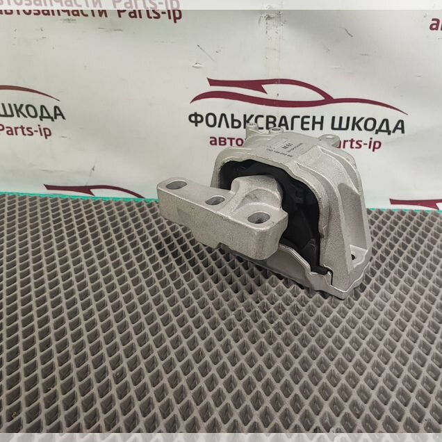 Подушка двигателя правая Volkswagen Skoda