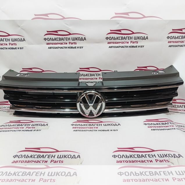 Решетка радиатора с эмблемой Tiguan с 2016 г