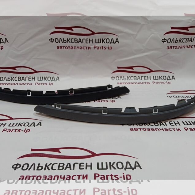 Молдинги решеток переднего бампера Jetta 5