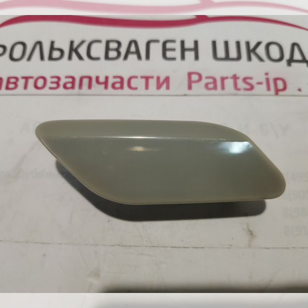 Крышка омывателя фары правая Джетта 6