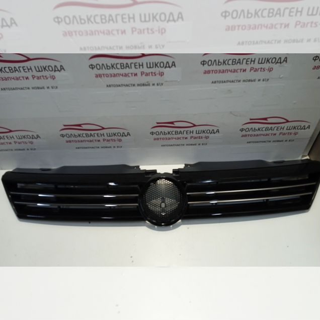 Решетка радиатора без эмблемы Jetta 6