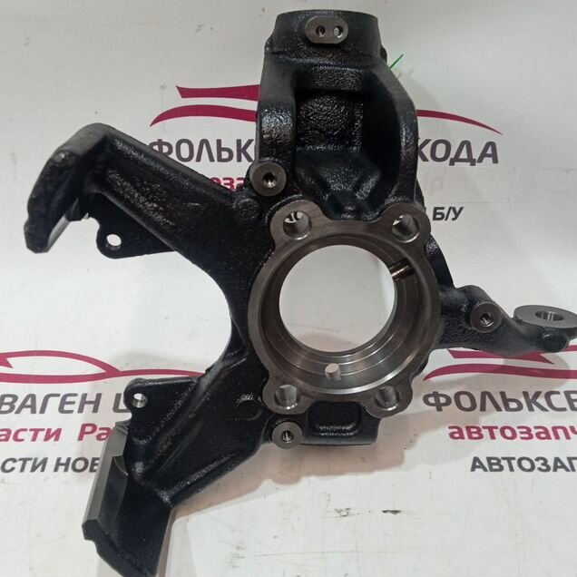 Кулак передний левый Volkswagen Jetta 6