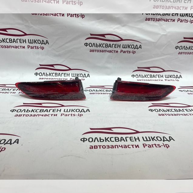 Фонари в крышку багажника Skoda Karoq
