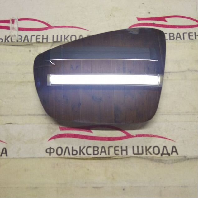 Стекло зеркала левое Polo Sedan с поворотником