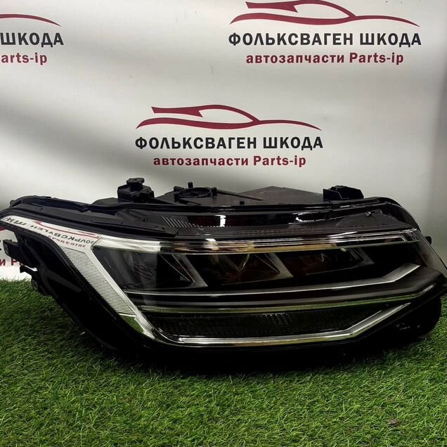 Фара правая Volkswagen Tiguan 2