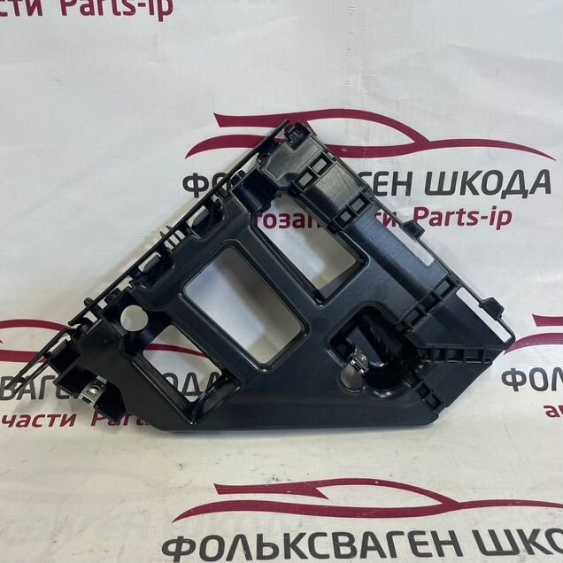 Креплений бампера правое Rapid 2