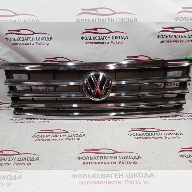 Решетка радиатора Volkswagen Touareg 3