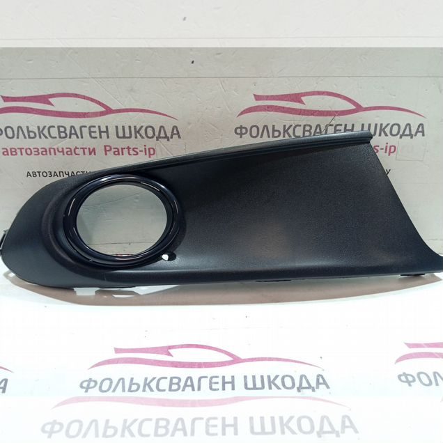 Накладка птф правая Polo sedan (черная )