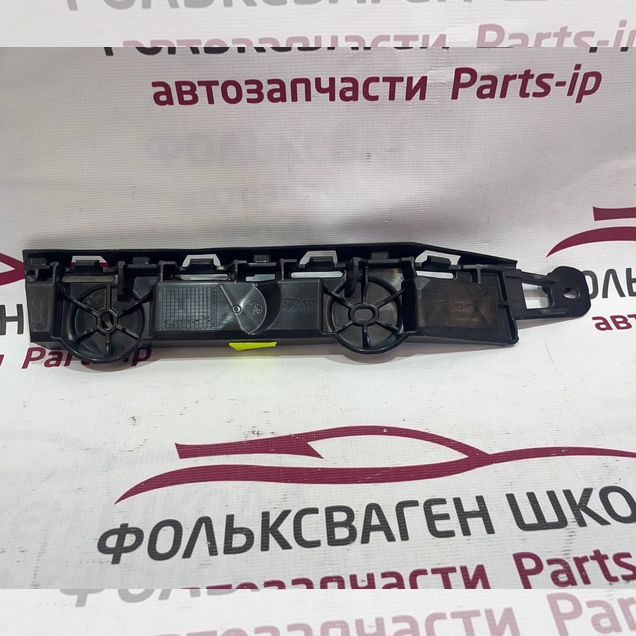 Креплений бампера правое Skoda Kodiaq