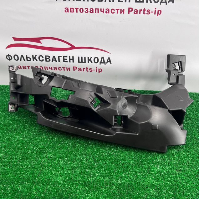 Кронштейн решетки радиатора правый Peugeot Citroen