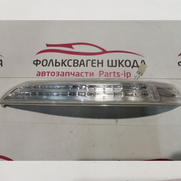 Повторитель поворота правый Фольксваген Туарег