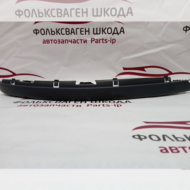 Молдинг правой решетки переднего бампера Jetta 5