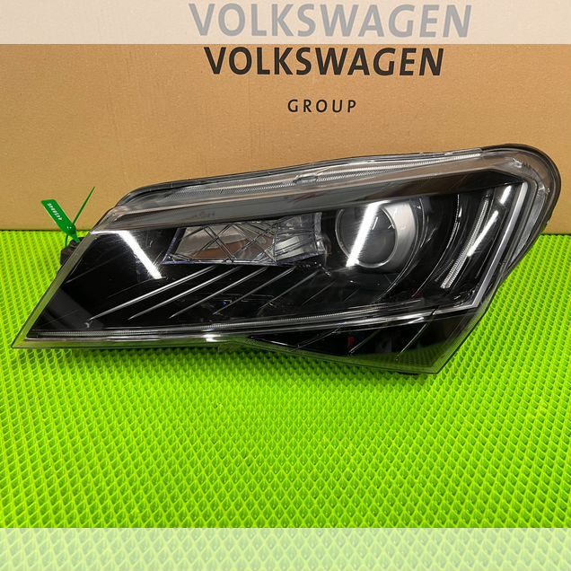 Фара левая Skoda Superb 3