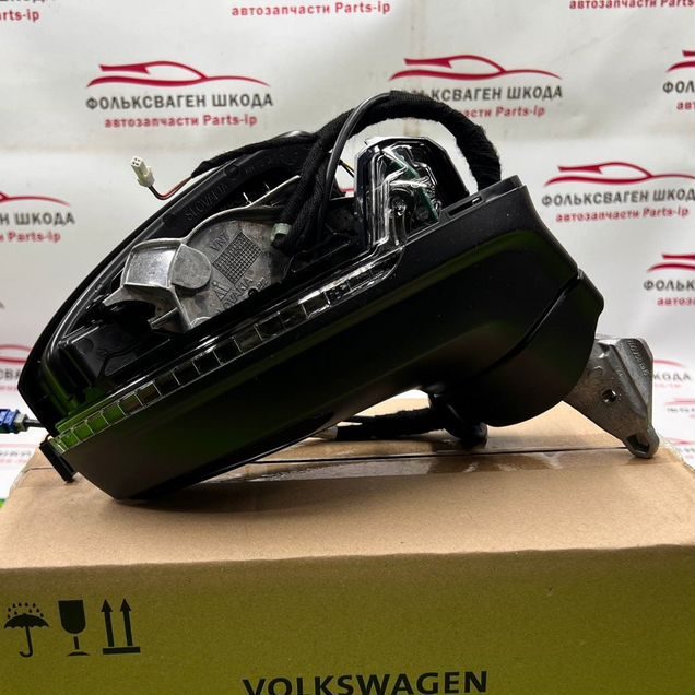 Зеркало правое Volkswagen Tiguan 2
